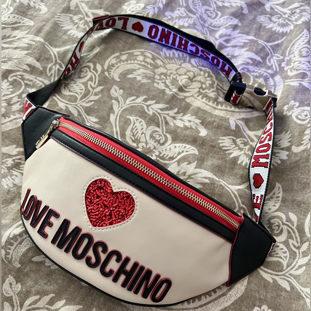 Love ❤️ Moschino  Fanny Pack